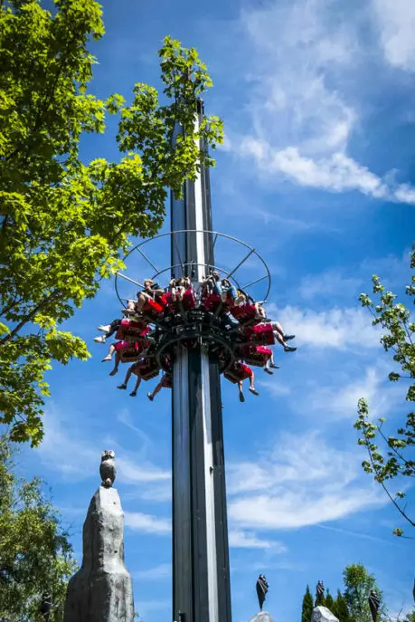 Freefalltower im Freizeitpark Schloss Thurn in Bayern