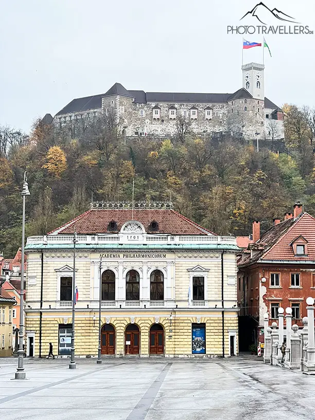 Die Slowenische Philharmonie mit dem Laibacher Schloss