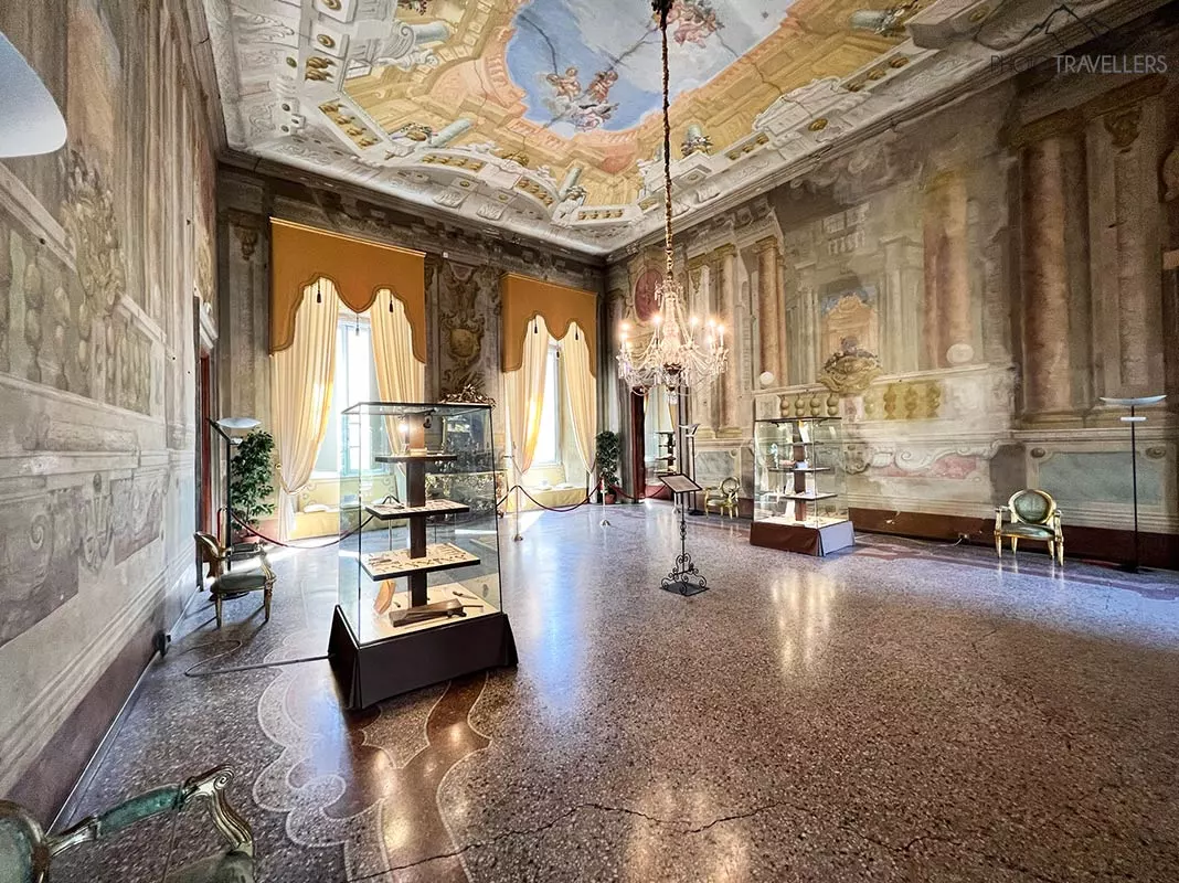 Ein prächtiger Saal im Palazzo Pfanner in Lucca