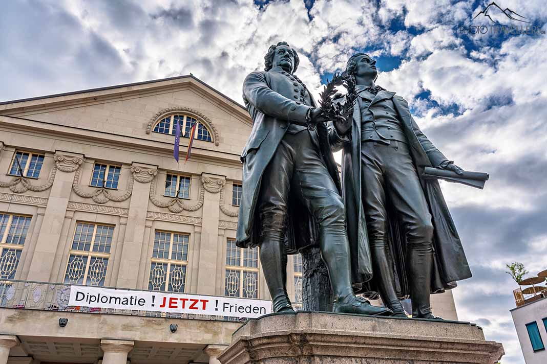 Das weltberühmte Goethe-Schiller-Denkmal in Weimar