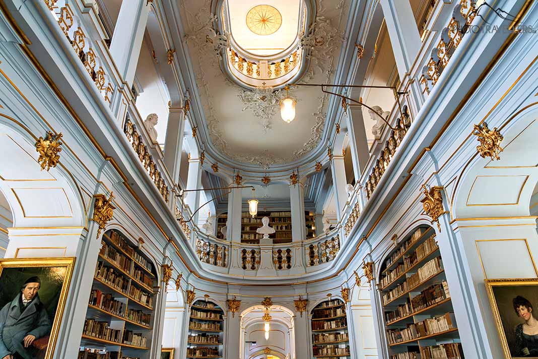 Der Rokokosaal der Herzogin Anna Amalia Bibliothek in Weimar