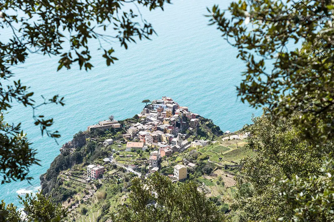 Der Blick vom Höhenweg auf den Ort Corniglia