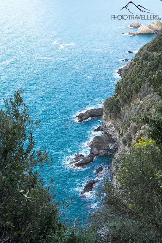 Ein Tiefblick auf die Steilküste der Cinque Terre