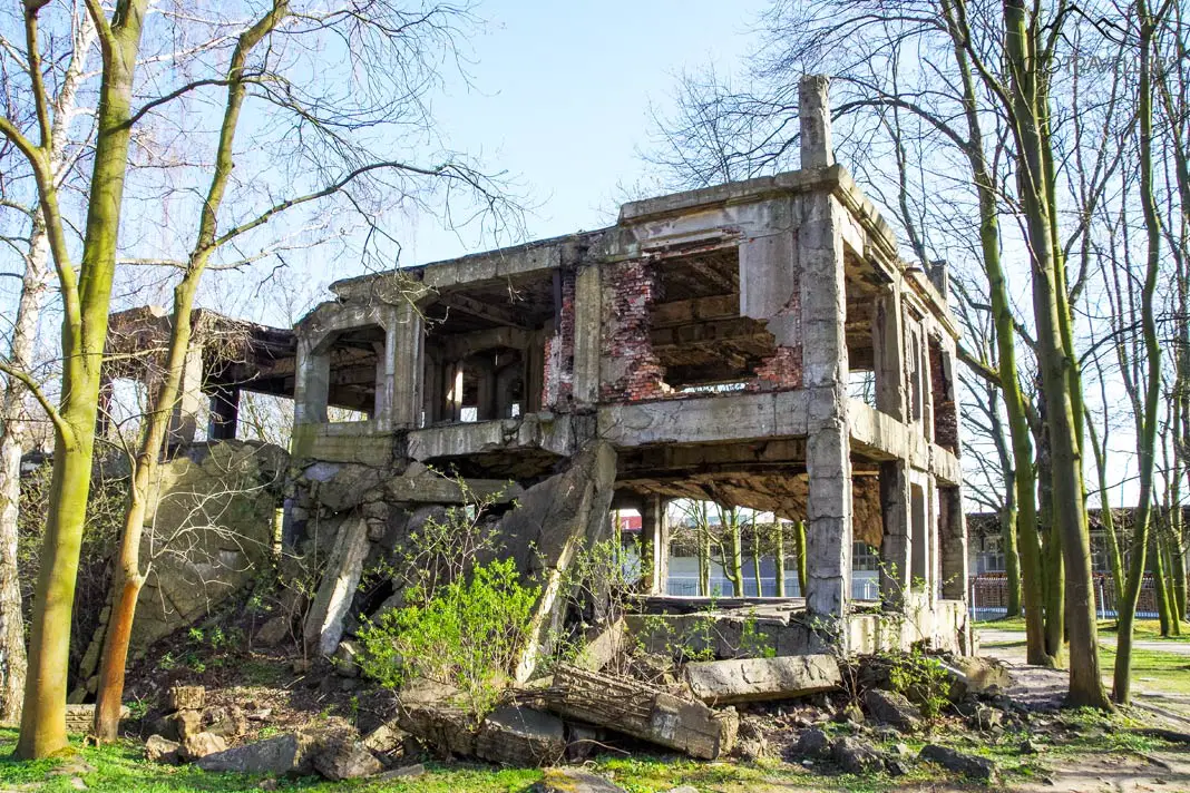 Ruine einer Kaserne an der Westerplatte Danzig