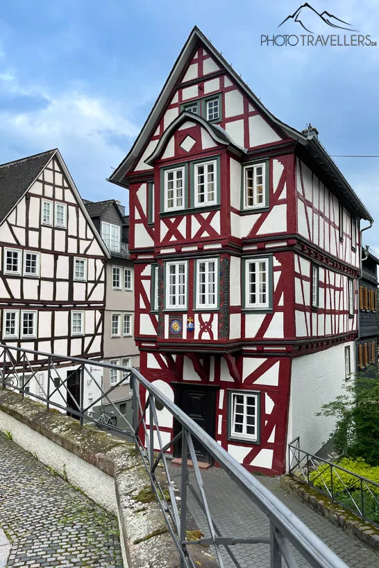 Blick auf ein rotes Fachwerkhaus in Wetzlar