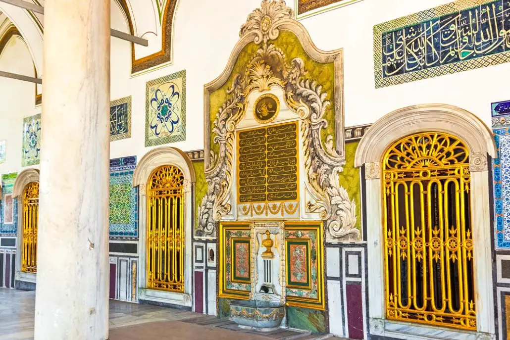 Blick in das vergoldete Innere des Topkapi Palastes