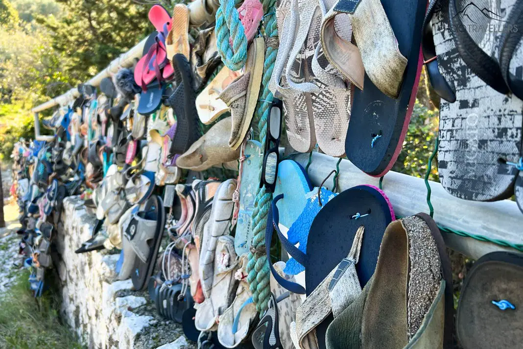 Die "The Wall of the Fallen Shoes" auf Lefkada