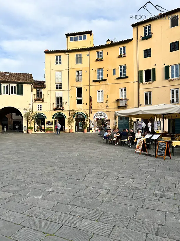 Die Piazza dell'Anfiteatro in Lucca