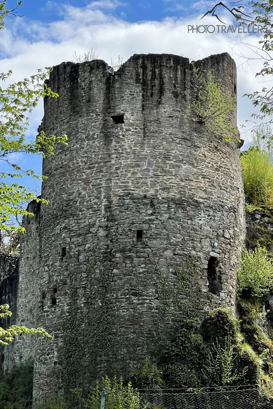 Der Turm der Burgruine Ehrenstein im Westerwald