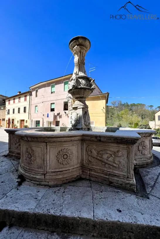 Der große Brunnen in der Altstadt von Asciana