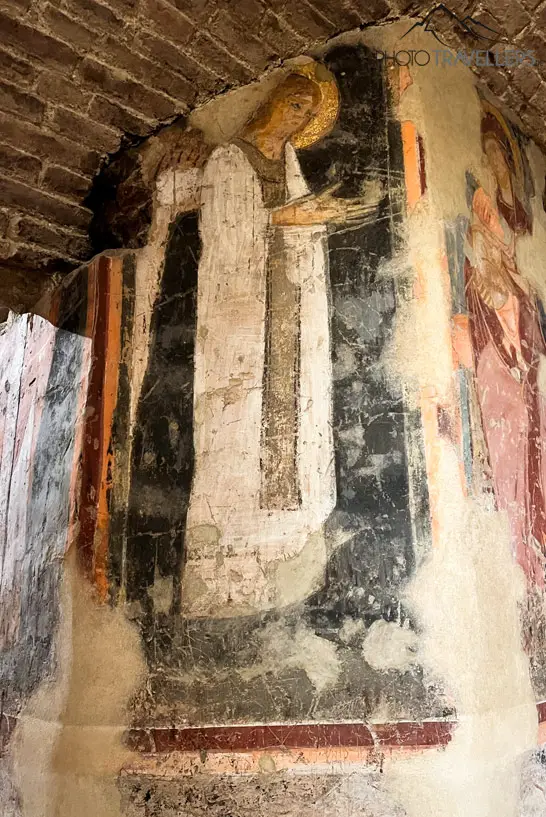 Alte Gewölbereste in der Krypta von Siena