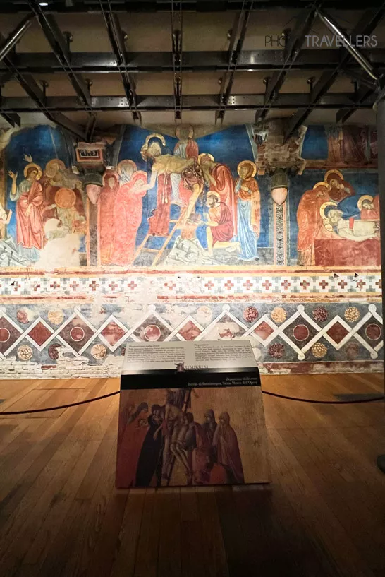 Riesiges Wandgemälde in der Krypta von Siena
