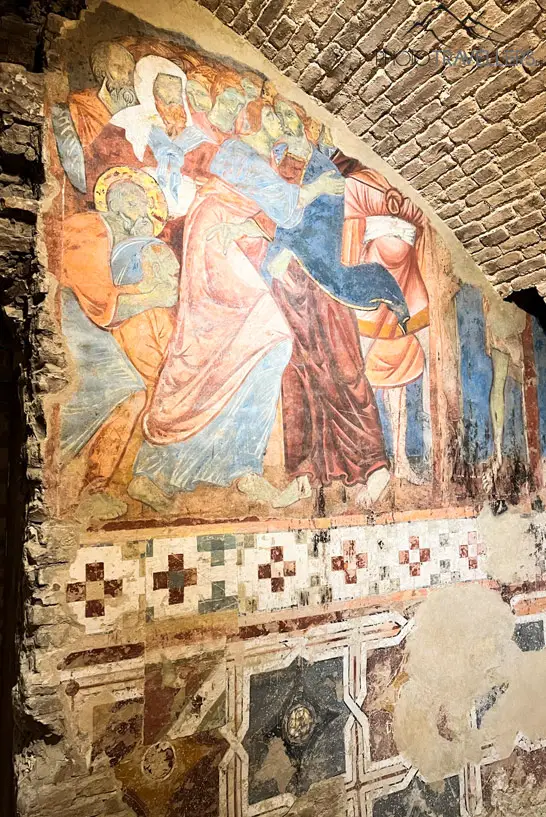 Einzigartige Wandmalereien in der Krypta von Siena