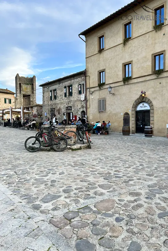 Der Hauptplatz von Monteriggioni