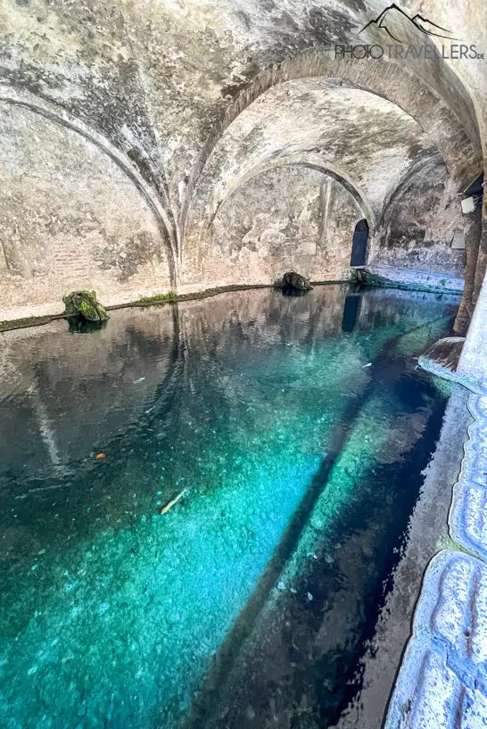 Der Brunnen Fontebranda mit seinem türkis farbenen Wasser