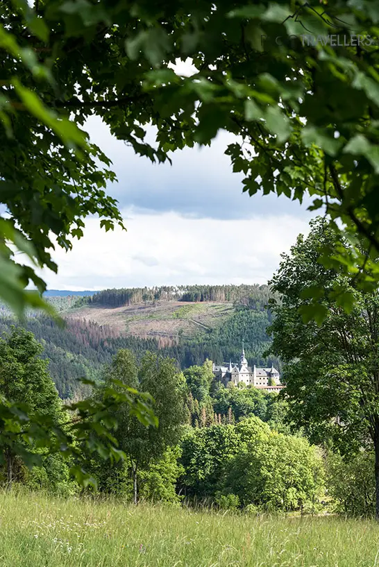 Der Blick auf die Burg Lauenstein vom Wetzsteinmacher Weg