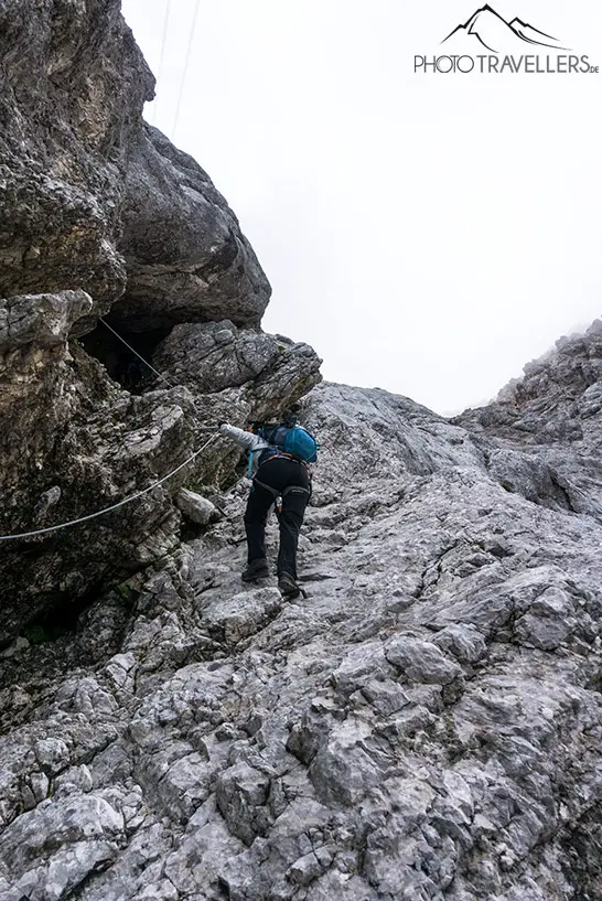 Biggi klettert am Stopselzieher-Klettersteig