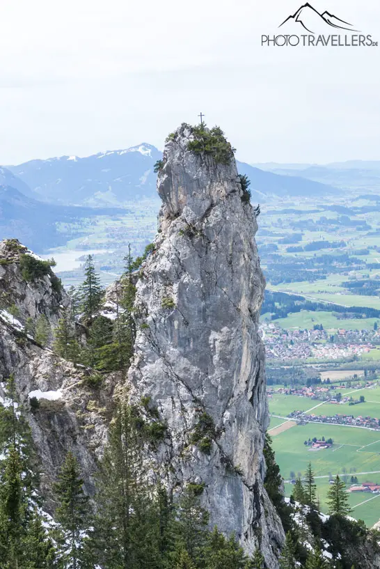 Eine Felsnadel auf der Wanderung zum Tegelberg