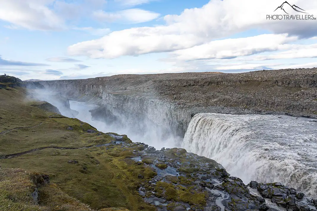 Der Blick auf den Wasserfall Dettifoss in Island
