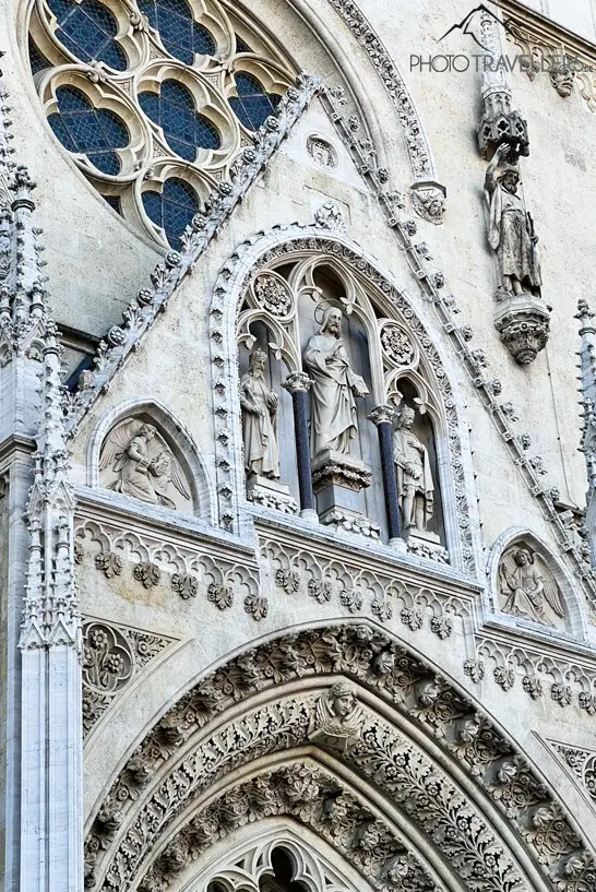 Die Fassade der Kathedrale von Zagreb