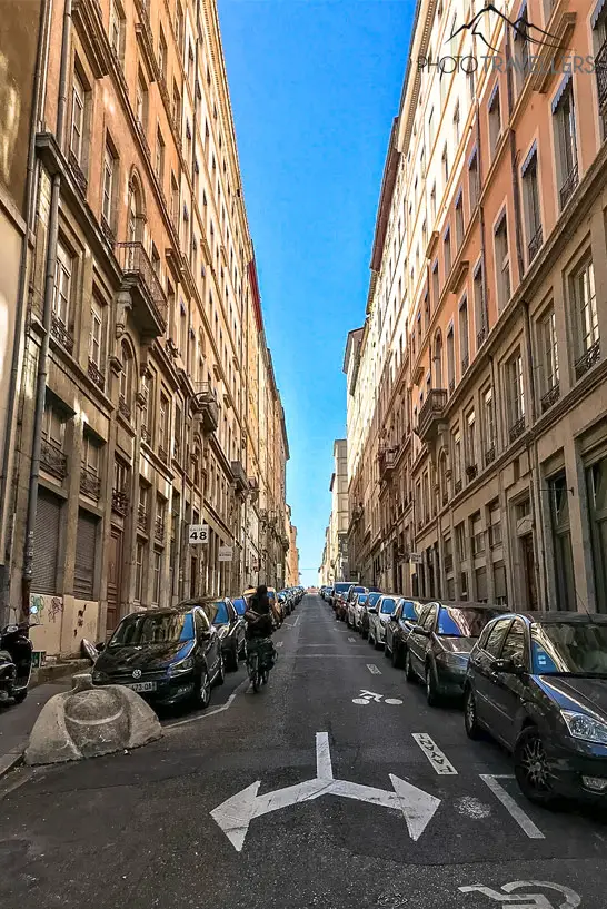 Blick in eine Straße im beliebten Viertel Croix-Rousse in Lyon