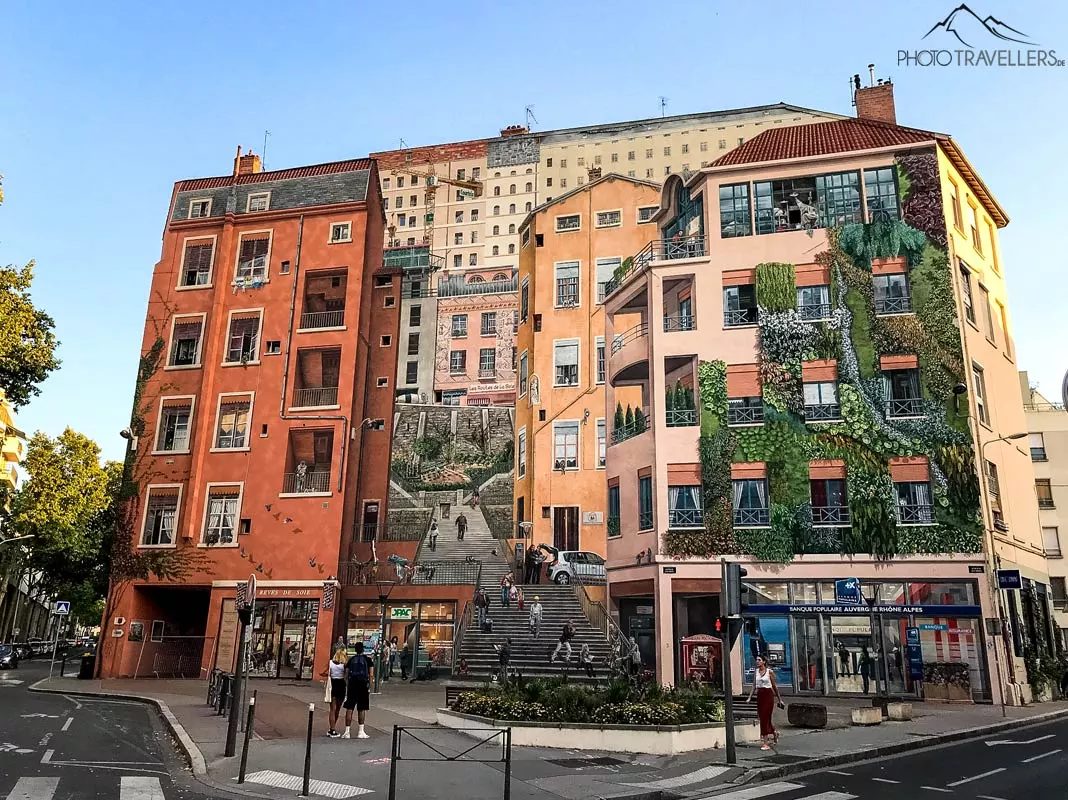 Mur des Canuts mural in Lyon - a huge 3D painting
