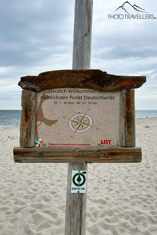 Schild, das den nördlichsten Punkt Deutschlands markiert