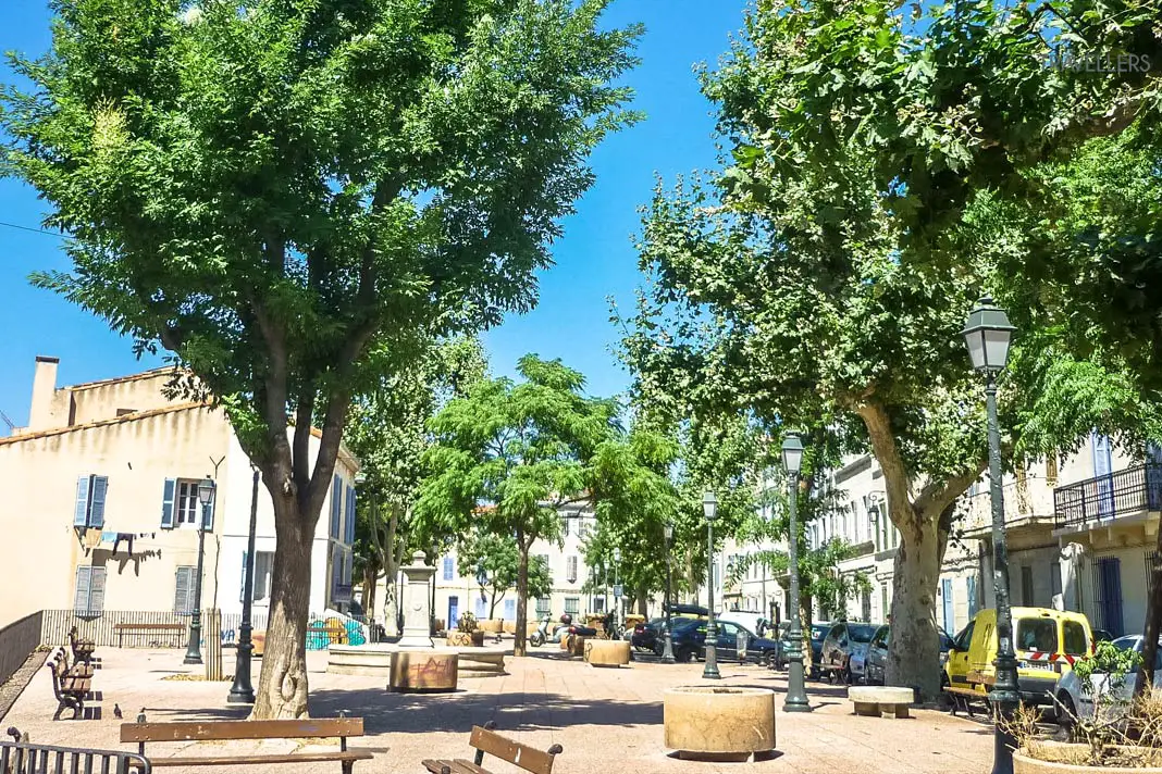Blick auf einen Platz in Le Panier - einem Stadtviertel von Marseille