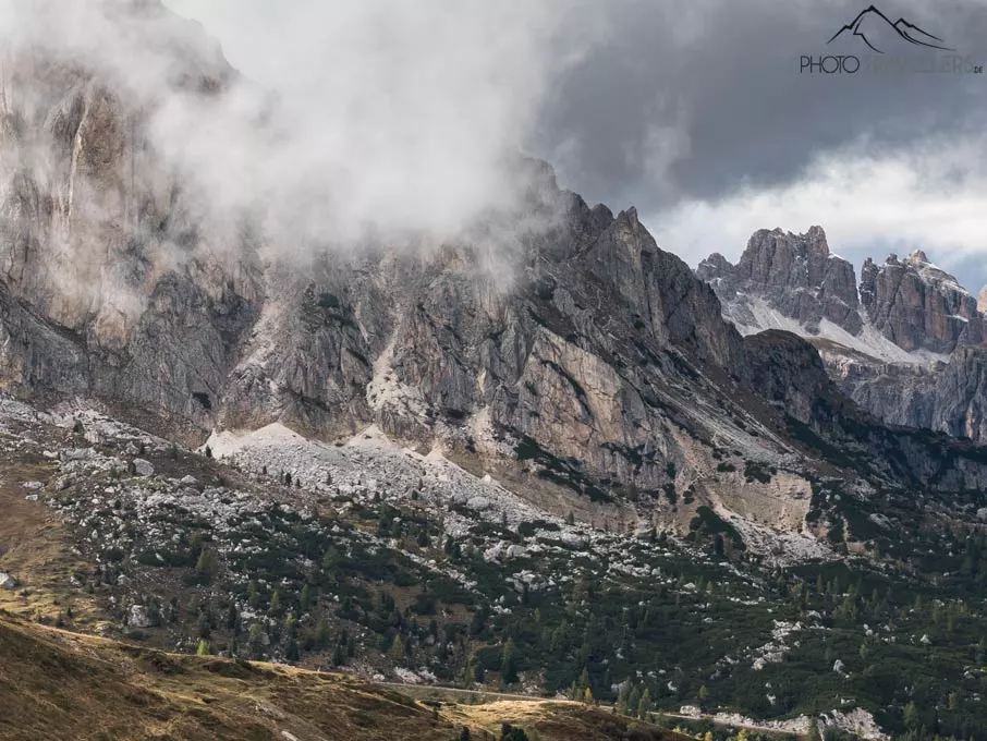 Der Bildausschnitt eines Berges, fotografiert mit einer MFT-Kamera mit 60 mm Brennweite
