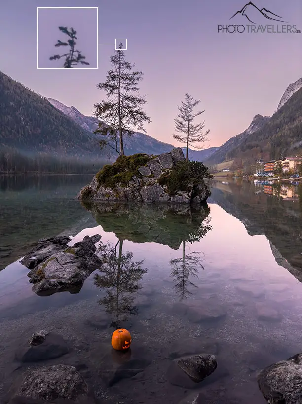 A Halloween pumpkin at Hintersee, photographed with the wide-angle camera (1x) of the iPhone 14 Pro