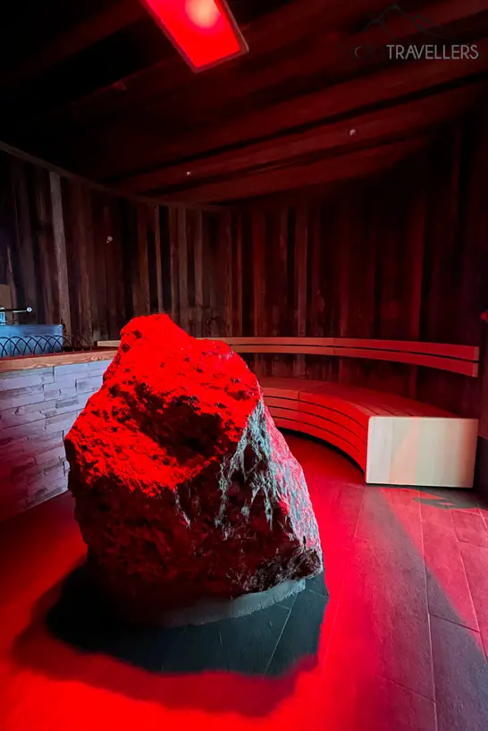 Ein Stein in einer Sauna im Thermal Römerbad