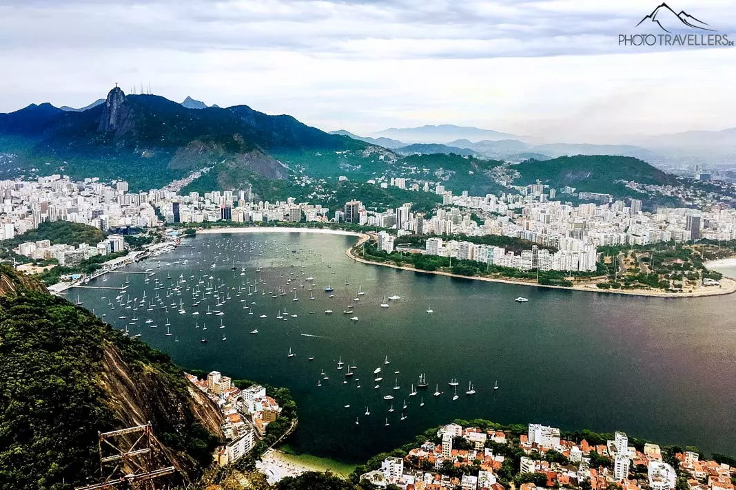 Blick von oben auf die Botafogo Bucht in Rio de Janeiro