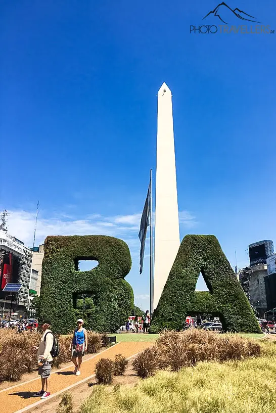 Blick auf den Obelisken an der Straße des 9. Juli in Buenos Aires