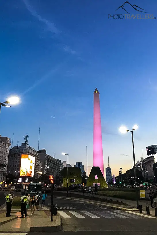 Blick auf den Obelisk bei Nacht in Buenos Aires