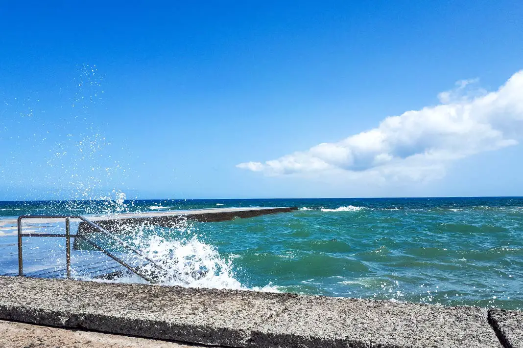 In den Naturpools auf Gran Canaria findest du Wellen und türkises Meer
