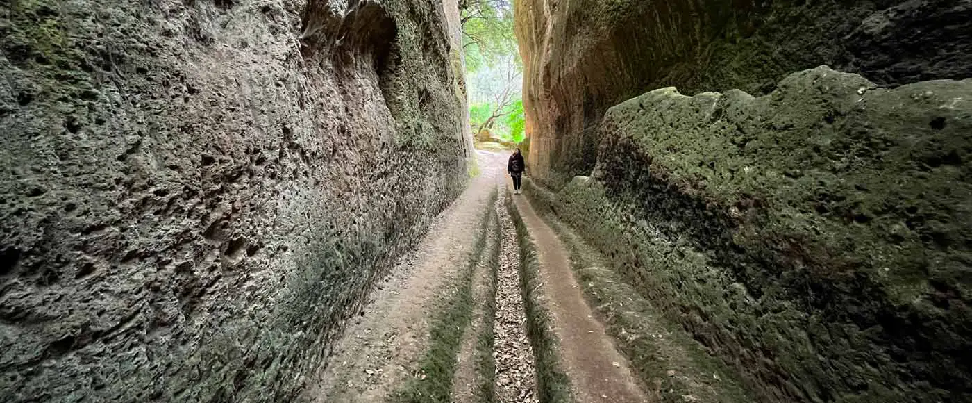 Die schönsten Vie Cave in der Toskana rund um die Orte Pitigliano, Sovana und Sorano