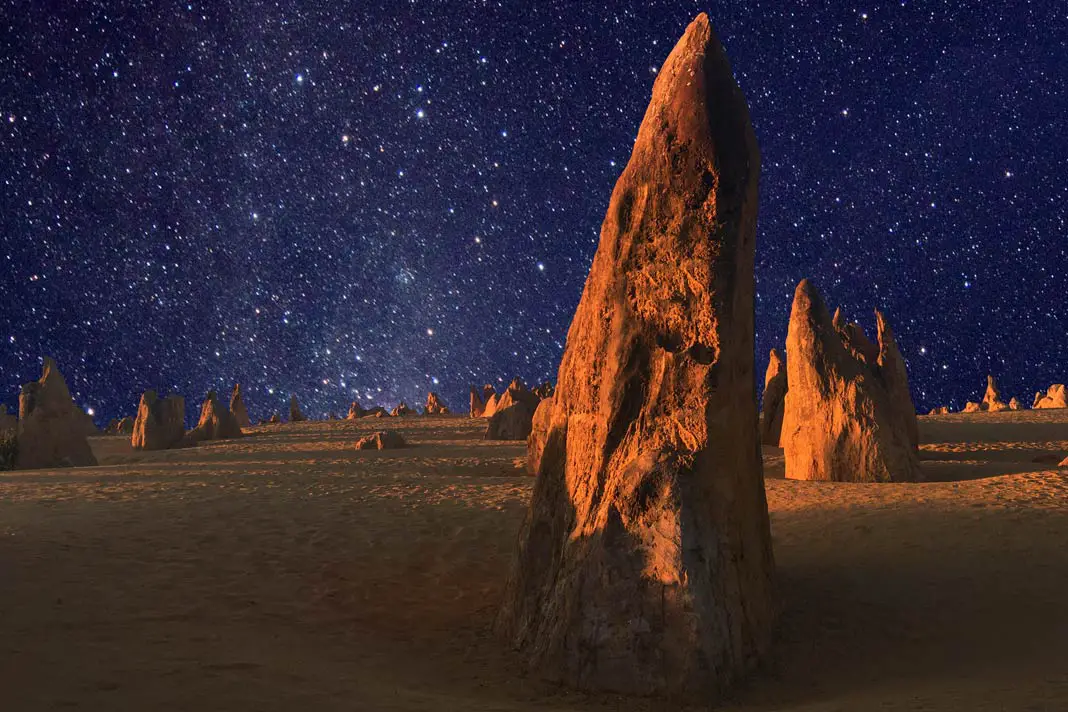 Die Sterne über den bekannten Pinnacles im Nambung Nationalpark in Australien