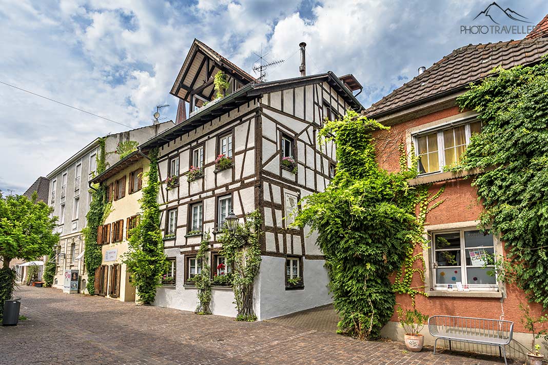 Ein Fachwerkhaus in der Altstadt von Radolfzell am Bodensee