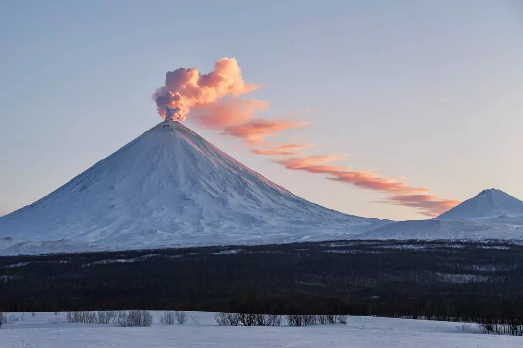 Ein Vulkanausbruch in Kamtschatka in Russland