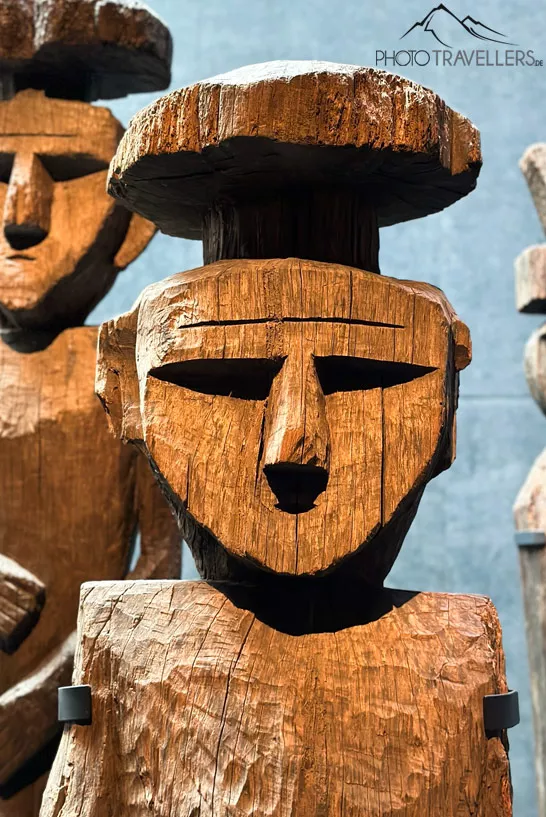 Eine Holzfigur im Museo Chileno de Arte Precolombino in Santiago de Chile