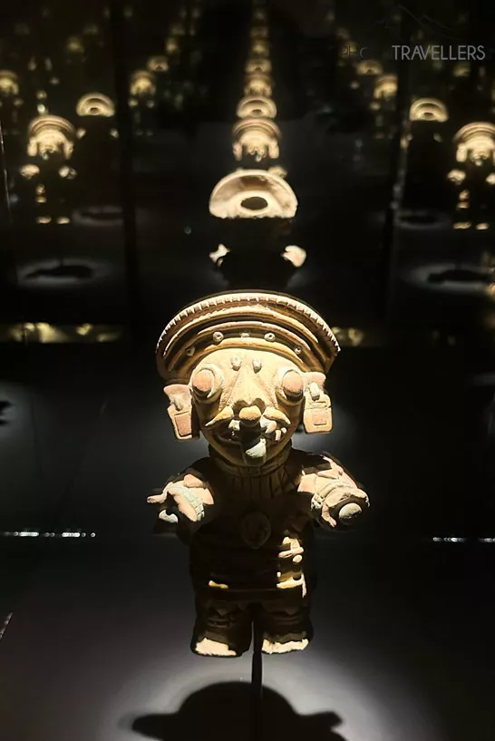 Eine alte Figur im Museo Chileno de Arte Precolombino in Santiago de Chile