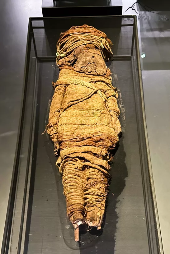 Eine Mumie im Museo Chileno de Arte Precolombino in Santiago de Chile