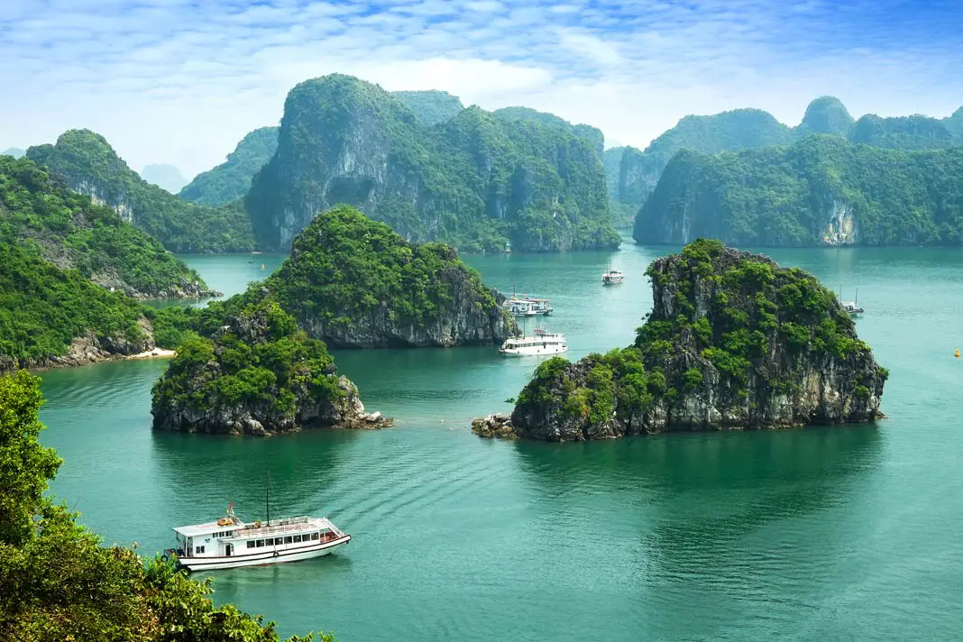 Boote in der Halong-Bucht in Vietnam