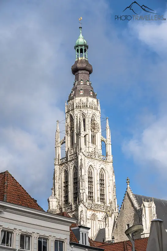 Der Turm der Grote Kerk in der niederländischen Stadt Breda