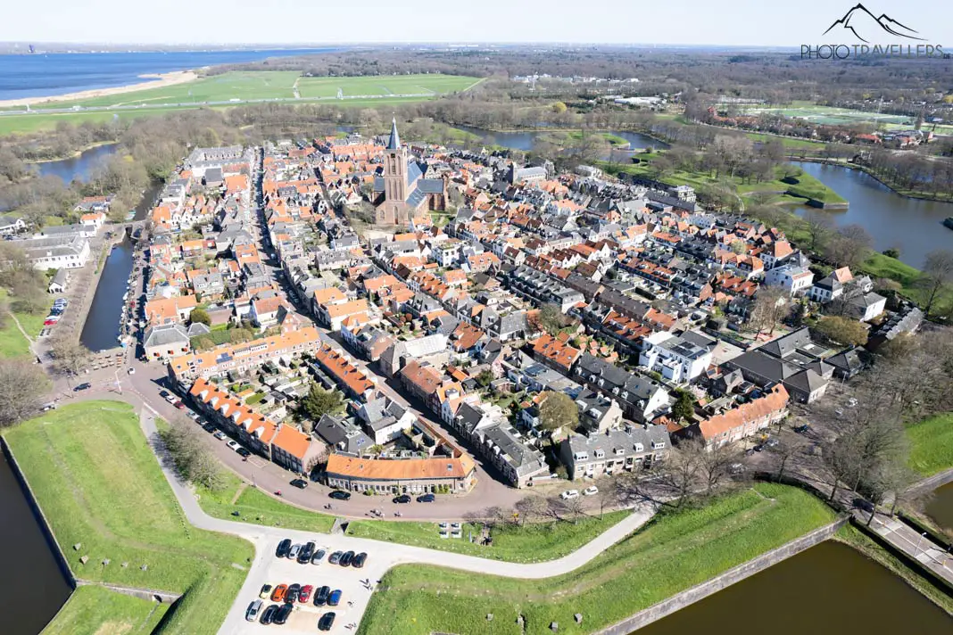 Die niederländische Festungsstadt Naarden aus der Luft
