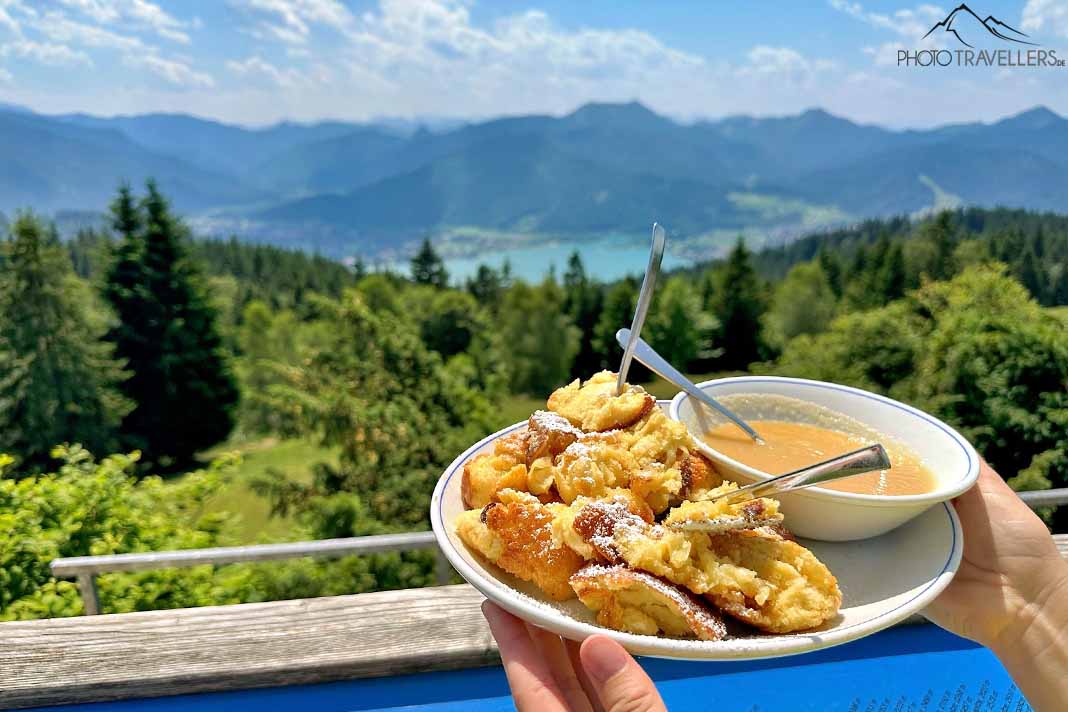 Kaiserschmarrn auf dem Berggasthof Neureuth mit Tegernsee-Blick