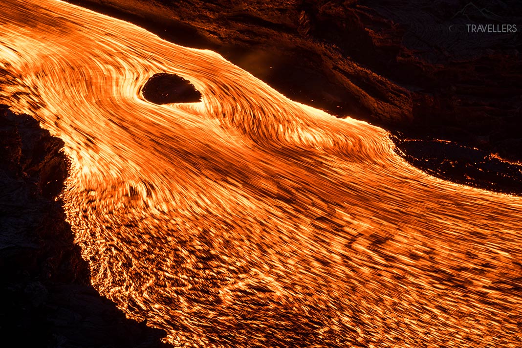 Ein Lavastrom beim Vulkanausbruch in Island