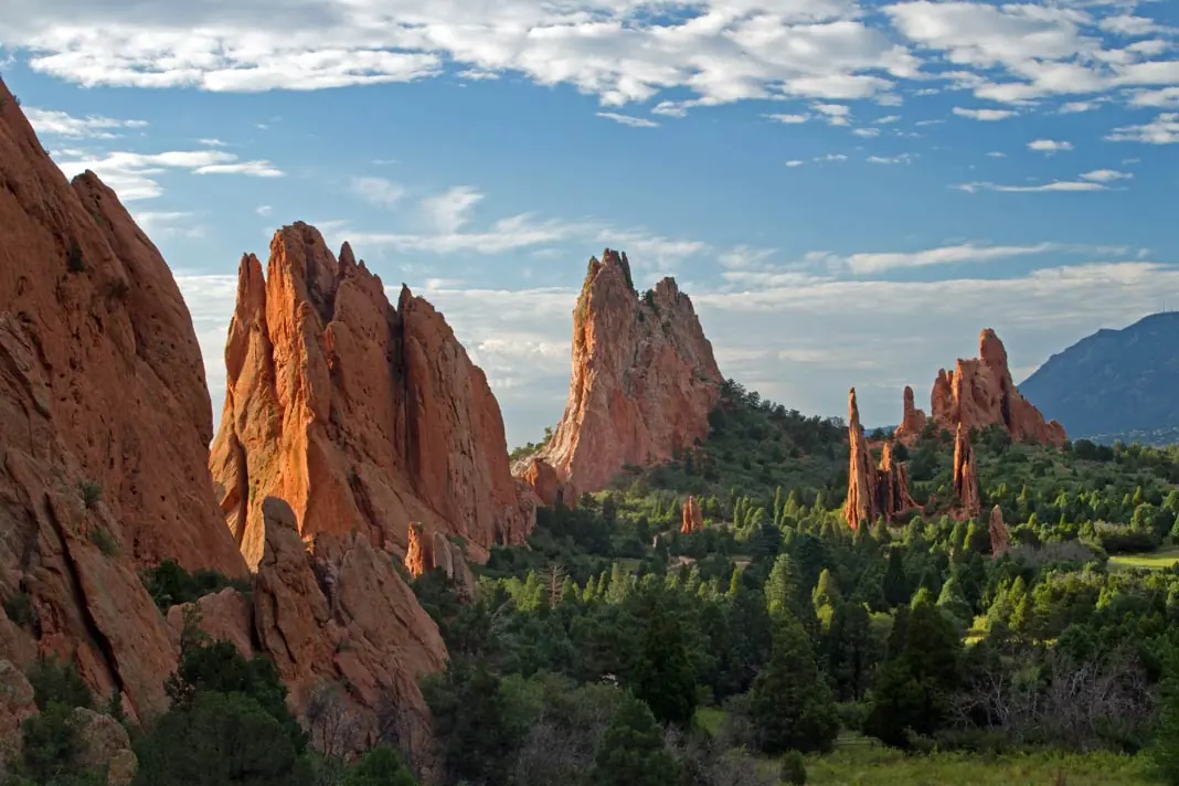 Die roten Sandsteinspitzen im Garden of the Gods in Colorado