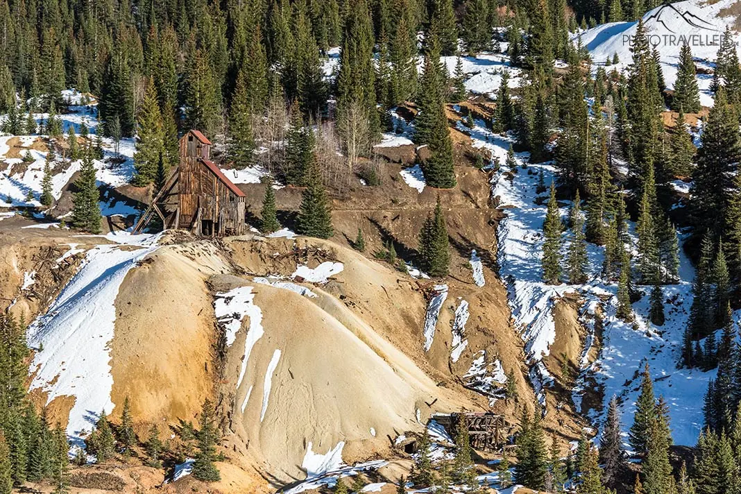 Eine alte Mine am Million Dollar Highway in Colorado