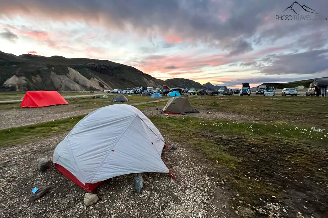 Ein Zelt auf dem Campingplatz Landmannalaugar